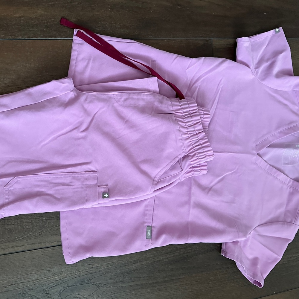 FIGS Pink Scrub Set